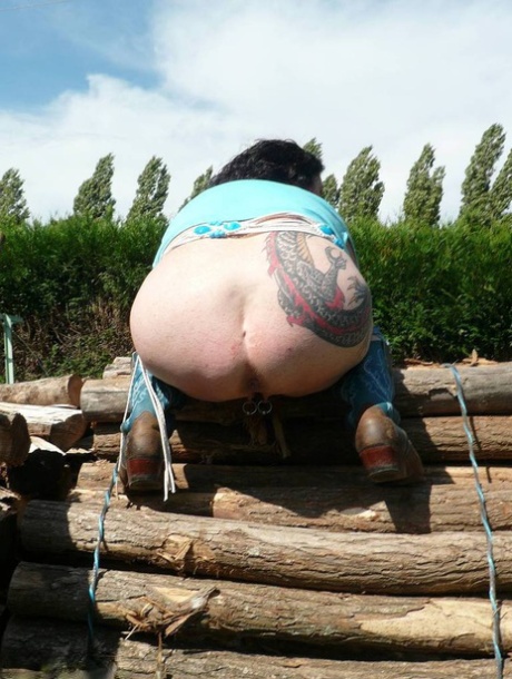 chubby girl does anal pornographic galleries