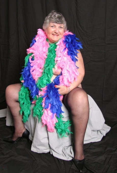 slutty mom with fat love button and sex toy pornos picture