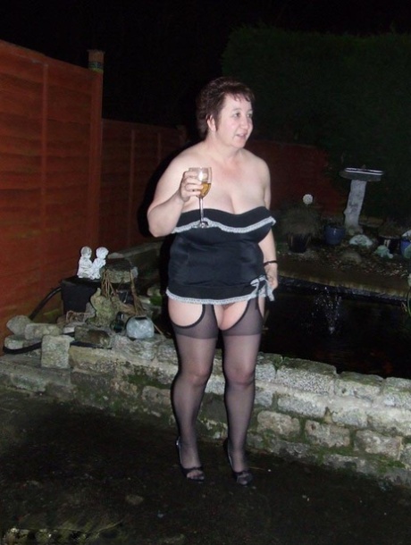 bbw hot tub nudes gallery