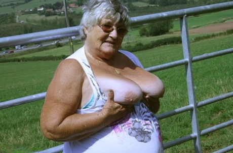 what kind of women do you like skinny chubby muscular sexy pics