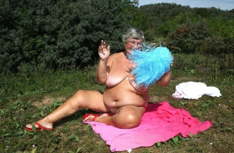 ms thick blowing friend with small dick and uses yoghurt free sexy photos