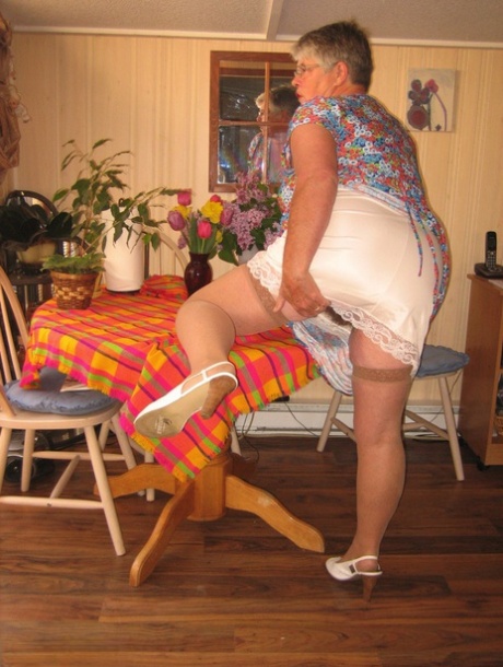 thick reels naked image