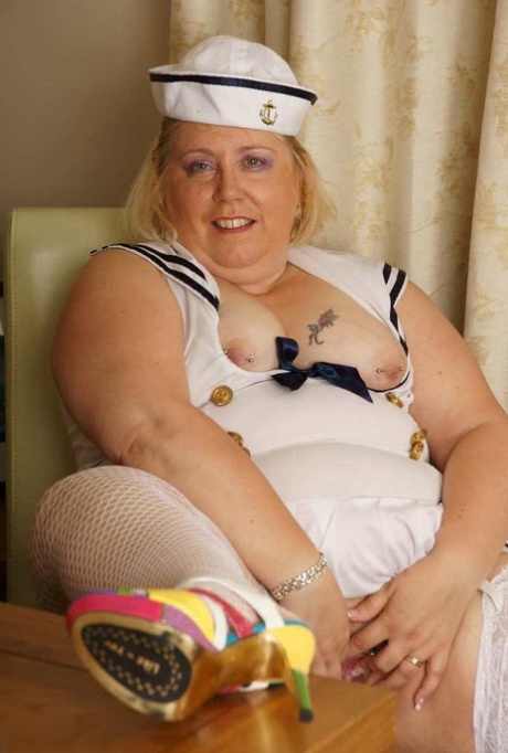 thick gothic girl shesfreaky beautiful naked pictures