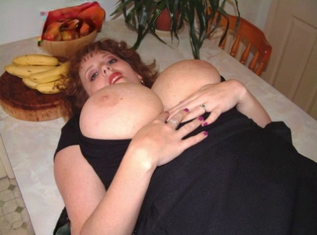 cute amateur gets her sweet pussy stuffed with a fat weenie nudes galleries