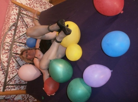 fat booty lesbians kissing free sexy photo
