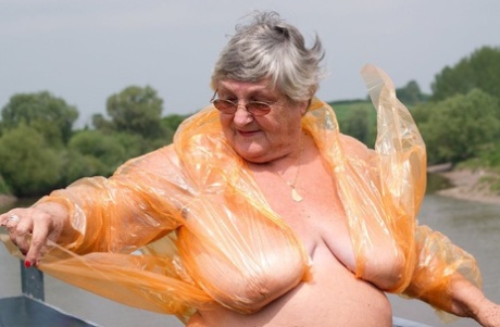 fat guy cumming top image