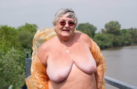 stretch my fat old pussy beautiful xxx pictures