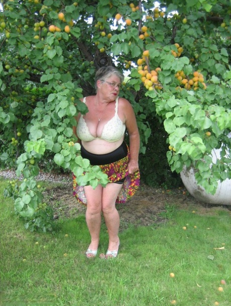 big ass n tits shaking art nude image