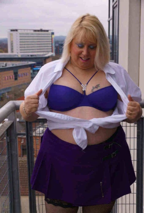 thick girlfriend trying to make me horny erotic images