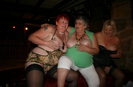 hot curvy lesbians art naked photos