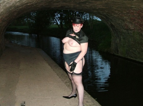 fat lady hairy pussy sex photo