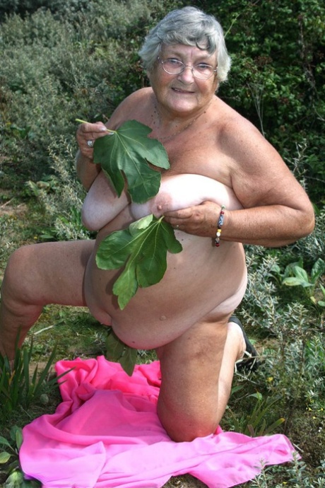 bbw smothering naked photo