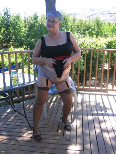 curvy blonde dp sex picture