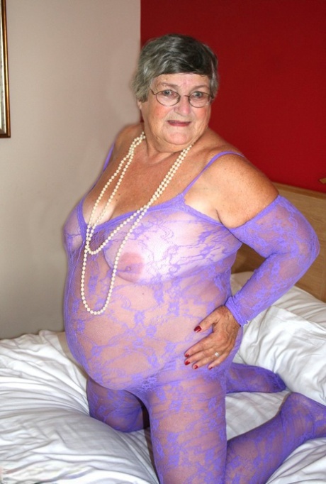 thick old latina top image