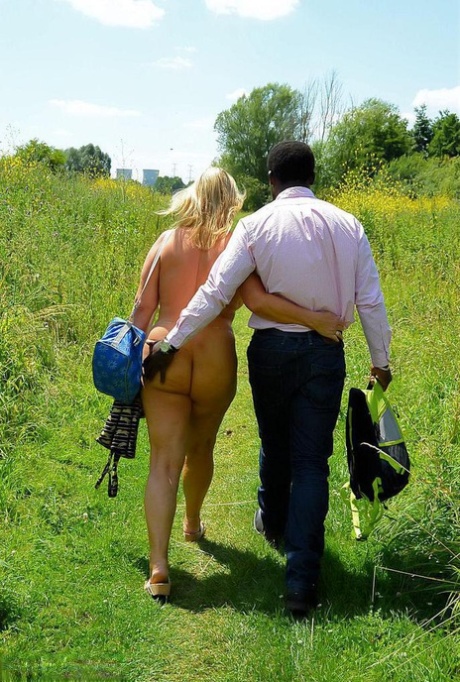 thick ass jiggling nudes pics