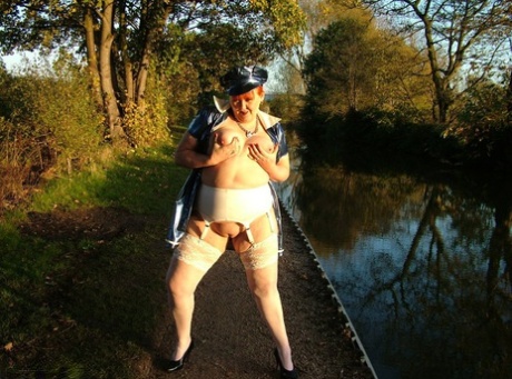 curvy fitness lesbo fingered n licked in trio nice pictures
