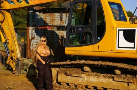 blonde makes fat pussy cum hot sexy photos