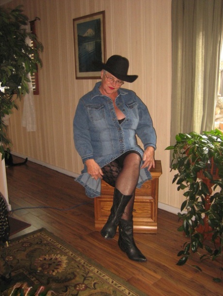 thick goth bitch exclusive pics