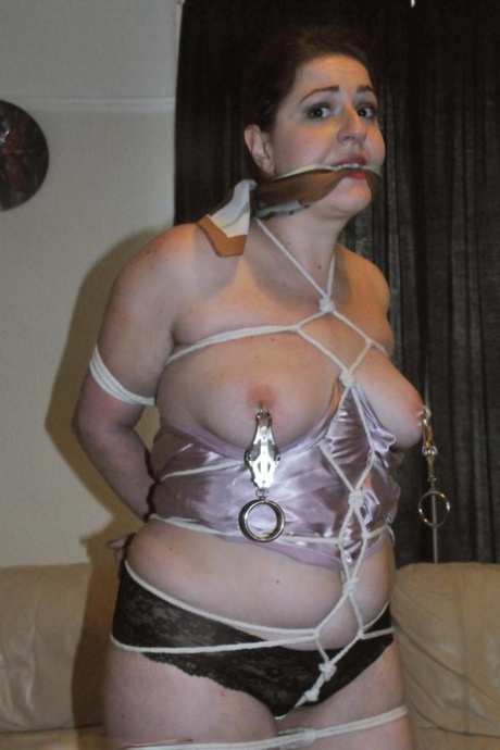 curvy lightskin girl exclusive pics