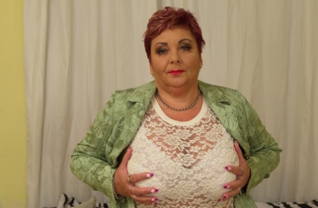 chubby slut showed off great ass on cam hot sexy pictures