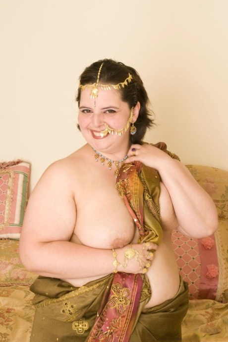 thick cam slut with a dildo pornos pic