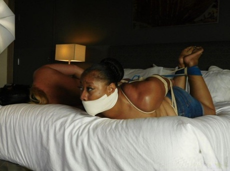thick busty black girl free archive