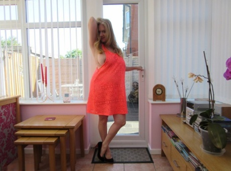 voluptuous naked women models free naked images