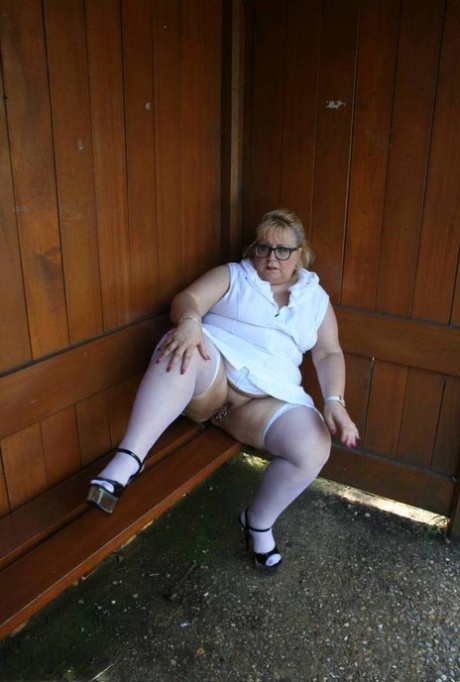 slightly chubby amateur girls nude picture