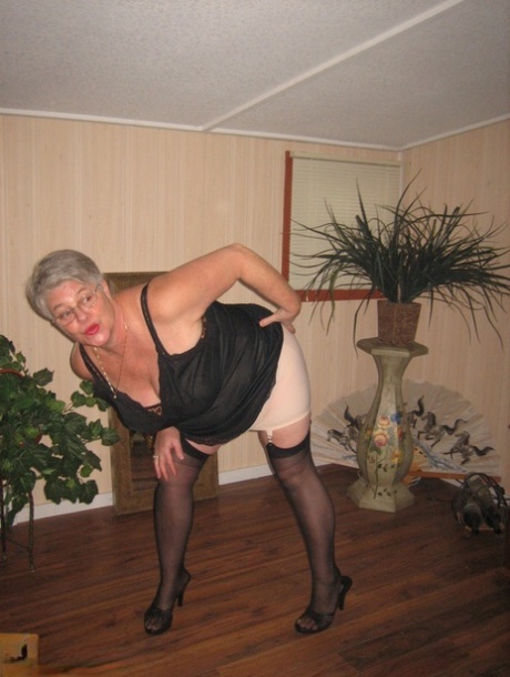 thick girl masturbating adult picture