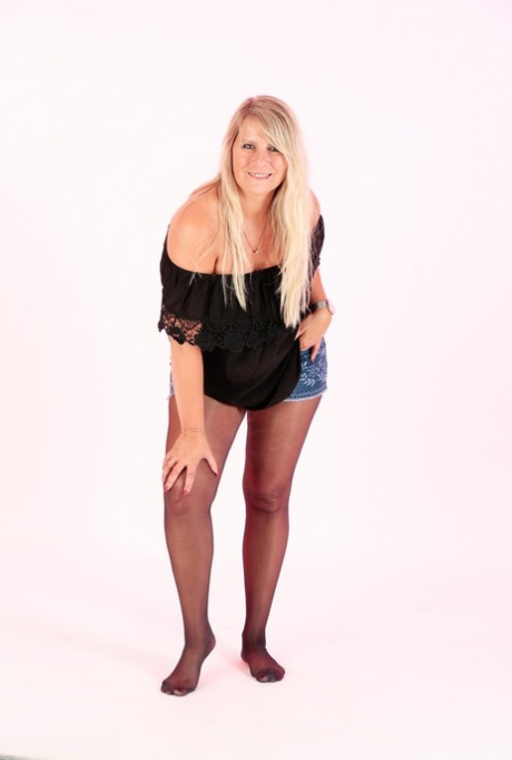 curvy housewife beautiful nude pictures