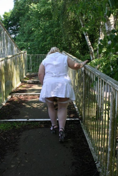 curvy leaked hot nude image