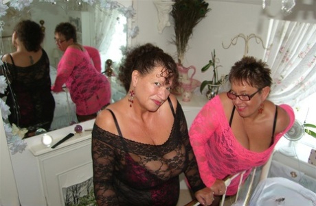 busty and big ass ebony free xxx pics