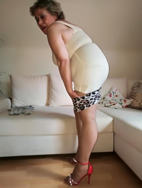sexy thick latina lesbian hd pics