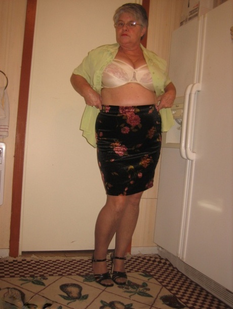 thick toga naked picture
