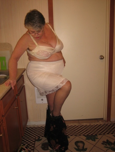 fat norwegian slut teen showing her asshole exclusive pictures