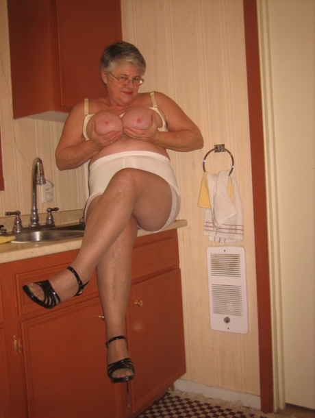 thick 4ft dwarf nude pictures