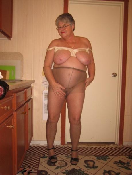 amateur fat granny crossdresser free photos