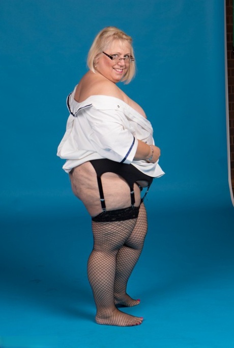 mature plumper in pantyhose adult pictures