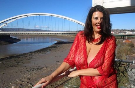curvy latina cougar adult picture