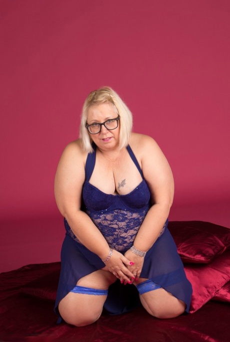curvy wife riding erotic photos