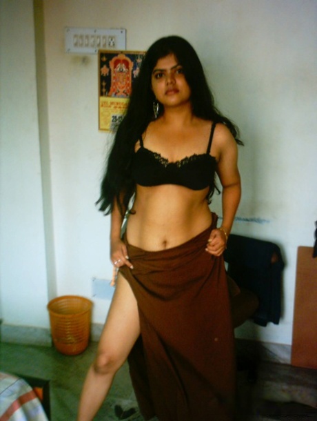 curvaceous honey face sitting her thick ass on submissive man nudes img