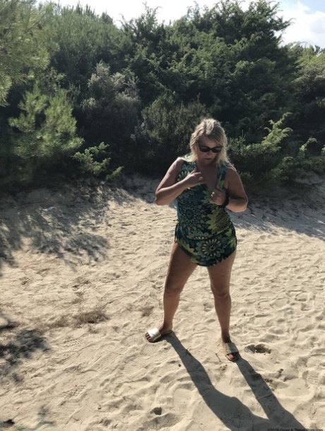 horny chubby amateur minx porn images