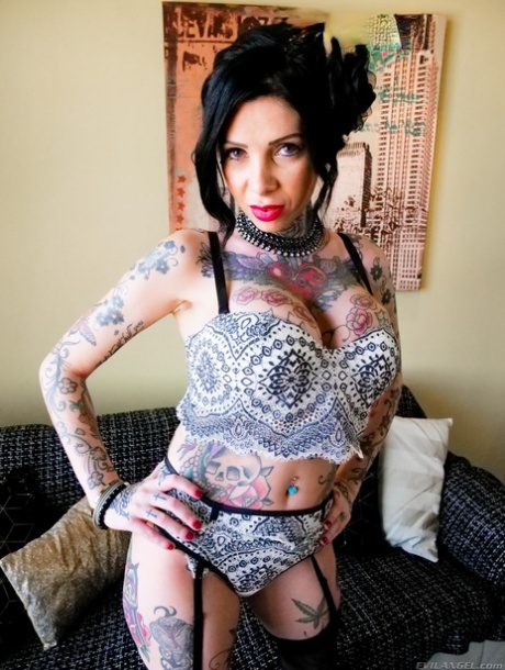 chubby teen rides and sucks for money porno pic