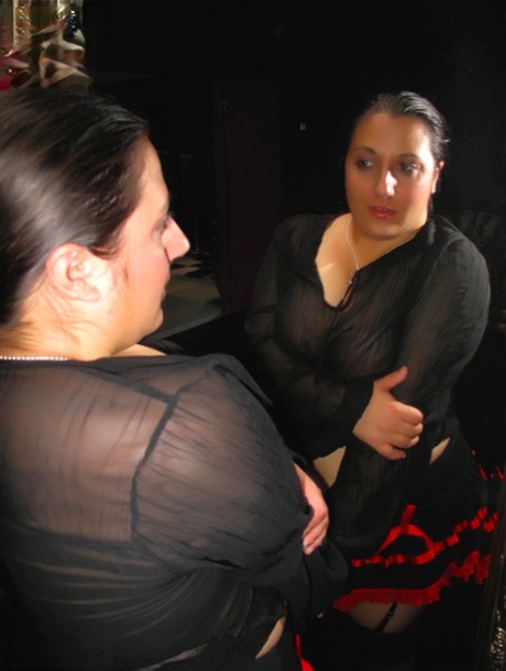 curvy krystal hot sexy img
