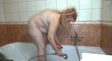 voluptuous woman fucked nude photos