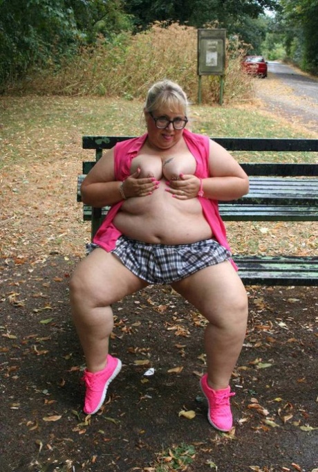 curvy ebony granny hot naked picture