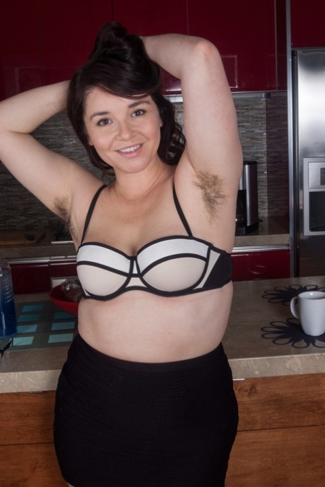 thick toes hot naked photo