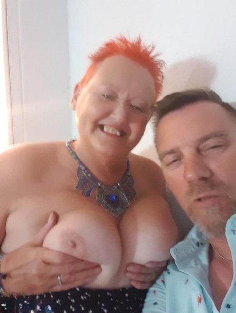 chubby slut gives sexy blowjob porno pics