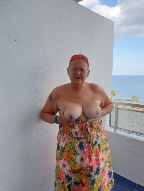 chubby latina girls spread erotic photo