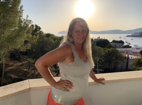 bbw brown pants surprise nudes photo